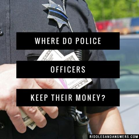 警察把钱放在哪里?